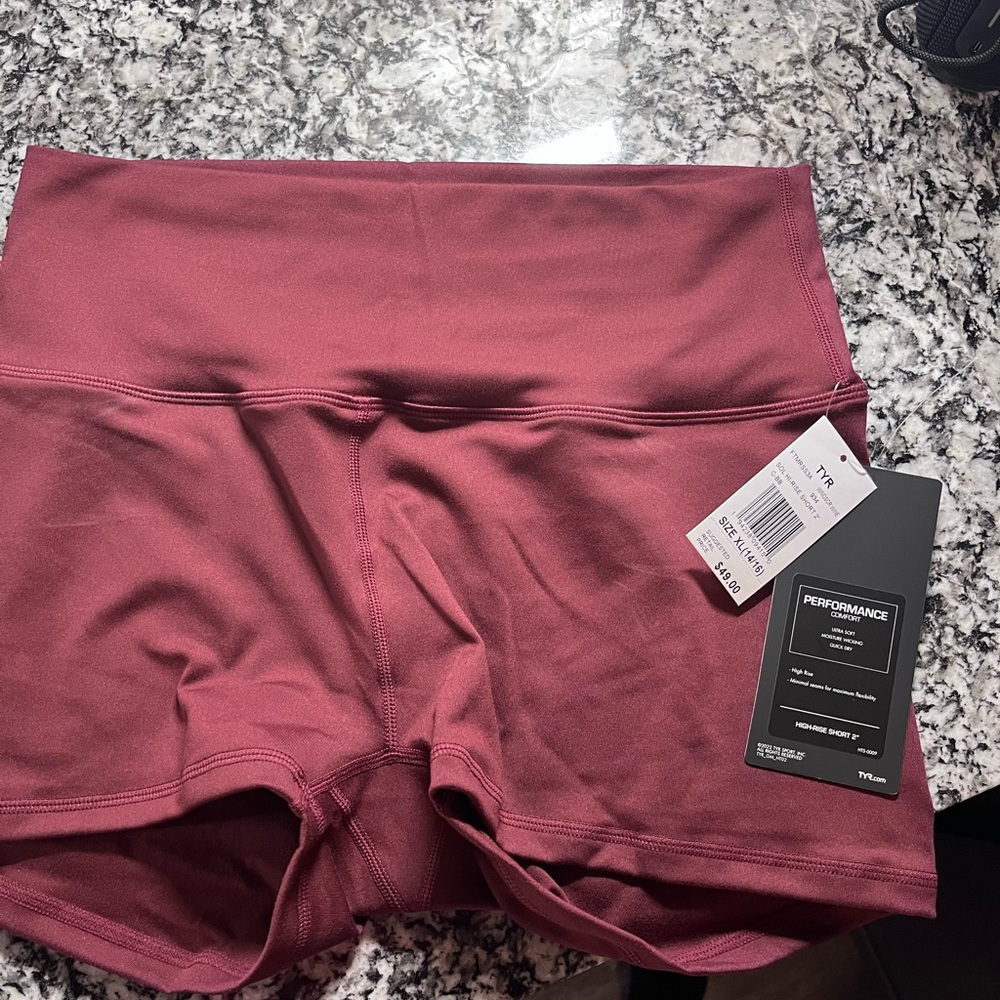 TYR high rise short 2” never worn XL